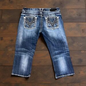 Vigoss The Dublin Denim Embellished Embroidered Medium Wash Capri Size 7/8 #103